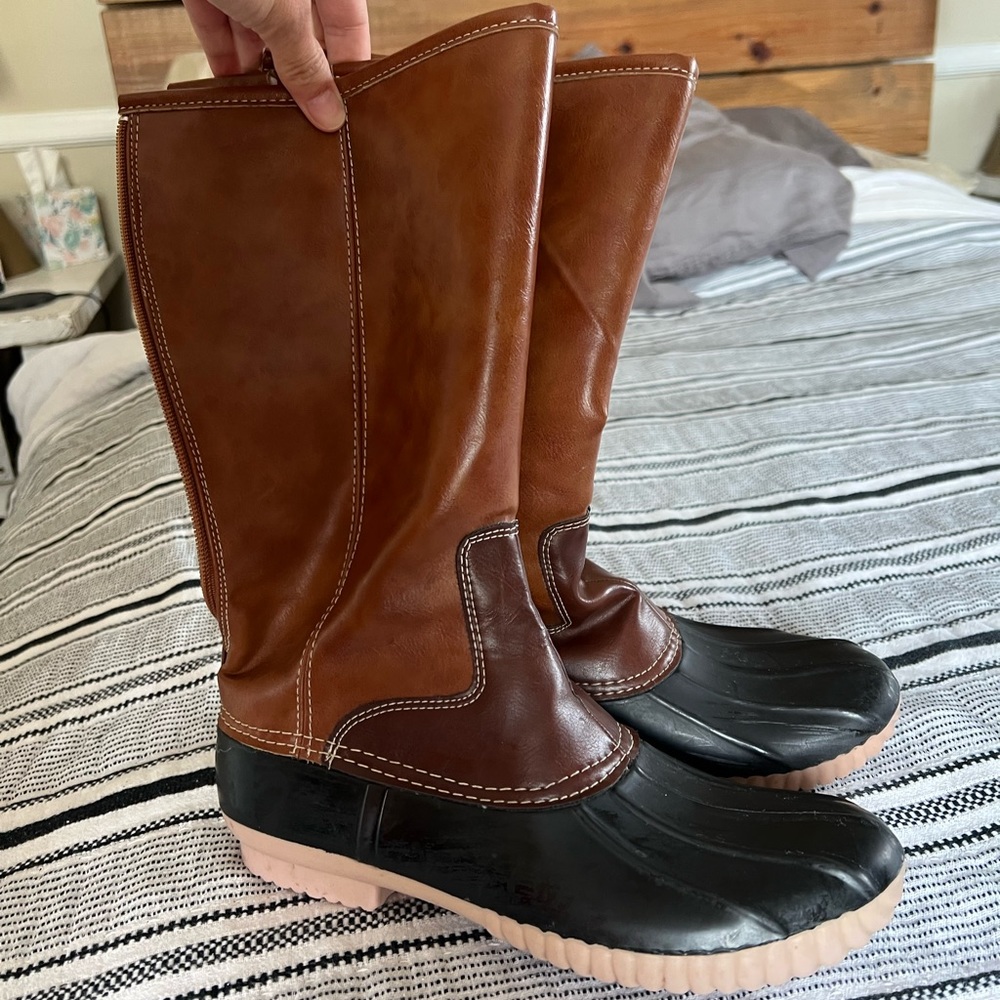 Duck boots